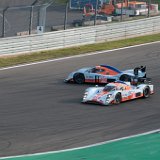 22082009 09.15.25  De Lola Aston Martin met startnummer 009 probeert nummer 008 uit te remmen voor de Yokohama S. Dit is tijdens de warmup. : 1000 km, ADAC, Nurburgring